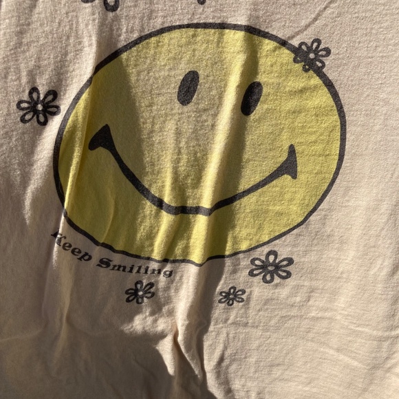 American Eagle Tee graphic Keep Smiling faded look tan yellow black size XS - Picture 5 of 8